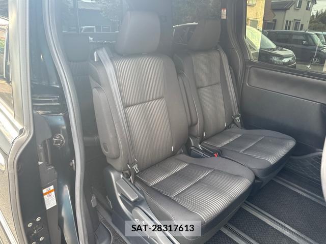 Toyota VOXY 2019-08 8649912-12