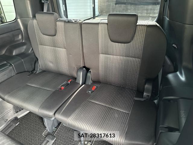 Toyota VOXY 2019-08 8649912-14