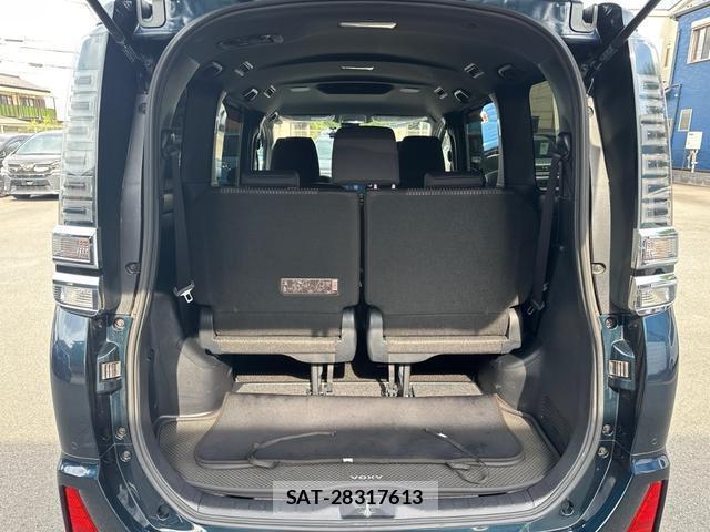 Toyota VOXY 2019-08 8649912-15