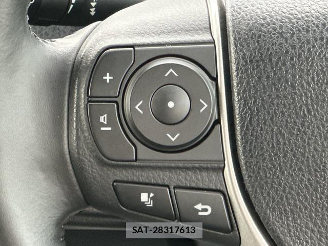 Toyota VOXY 2019-08 8649912-16