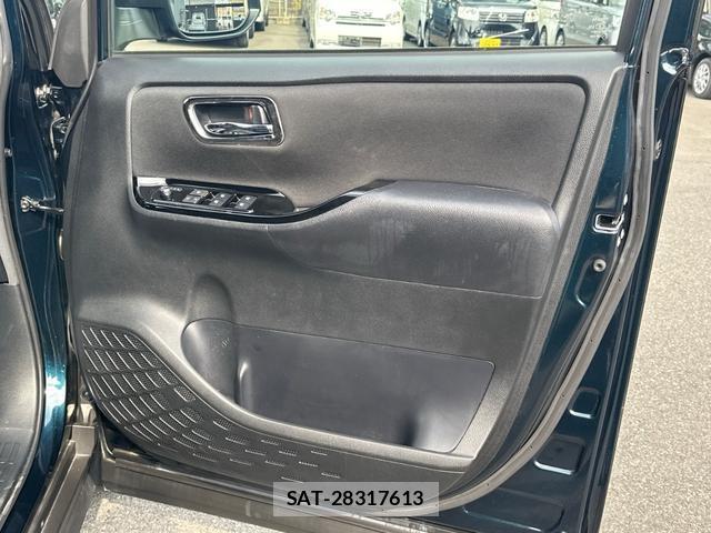 Toyota VOXY 2019-08 8649912-18