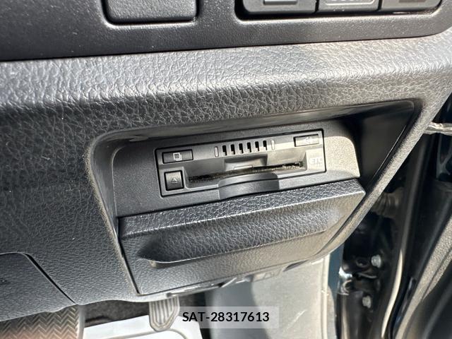 Toyota VOXY 2019-08 8649912-5