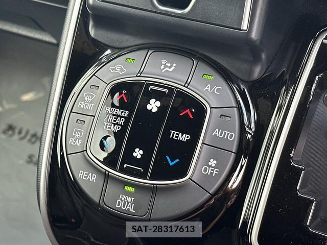 Toyota VOXY 2019-08 8649912-6