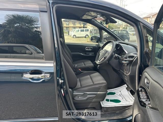 Toyota VOXY 2019-08 8649912-8