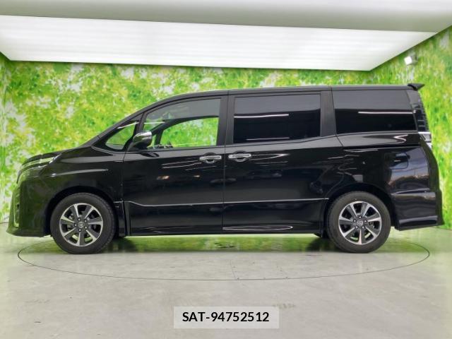 Toyota VOXY 2021-11 8649967-1