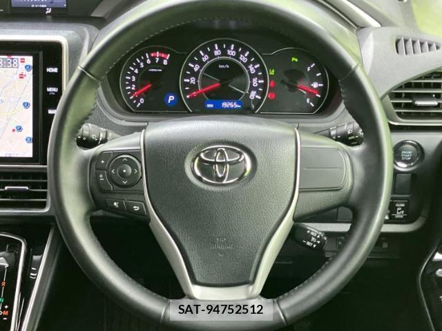 Toyota VOXY 2021-11 8649967-15