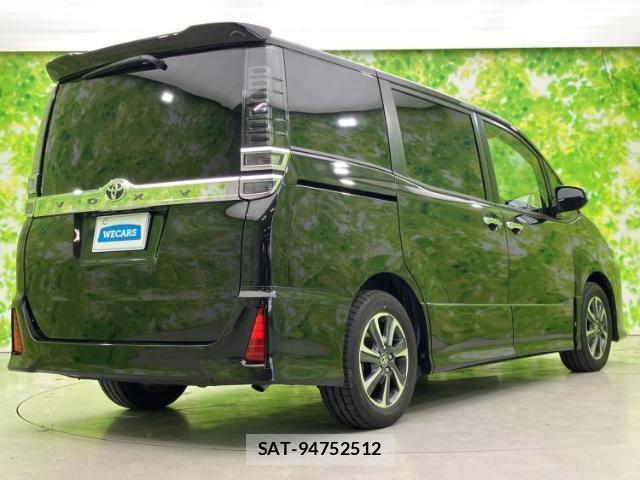 Toyota VOXY 2021-11 8649967-2