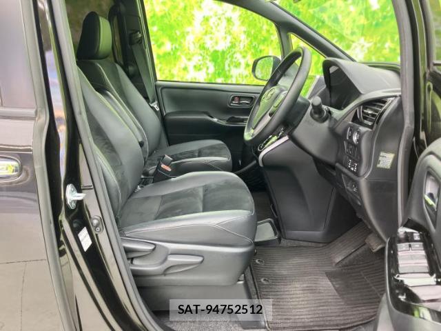 Toyota VOXY 2021-11 8649967-3