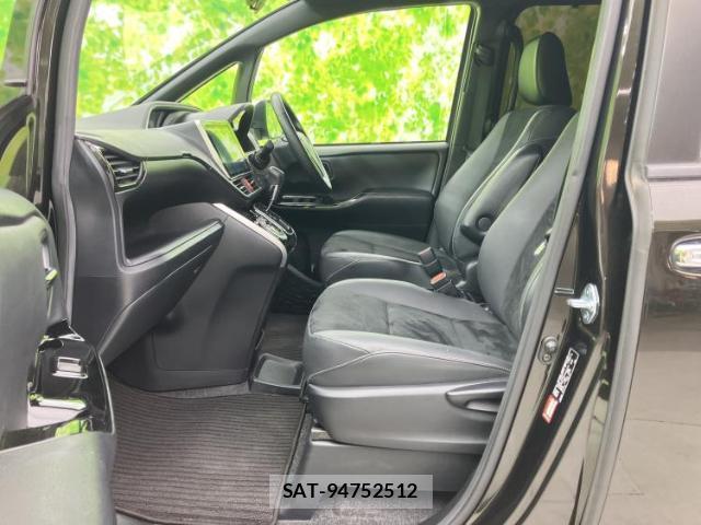 Toyota VOXY 2021-11 8649967-6