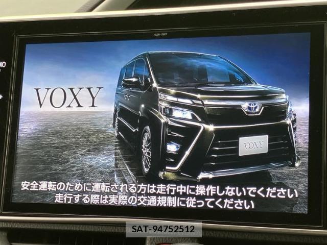 Toyota VOXY 2021-11 8649967-8