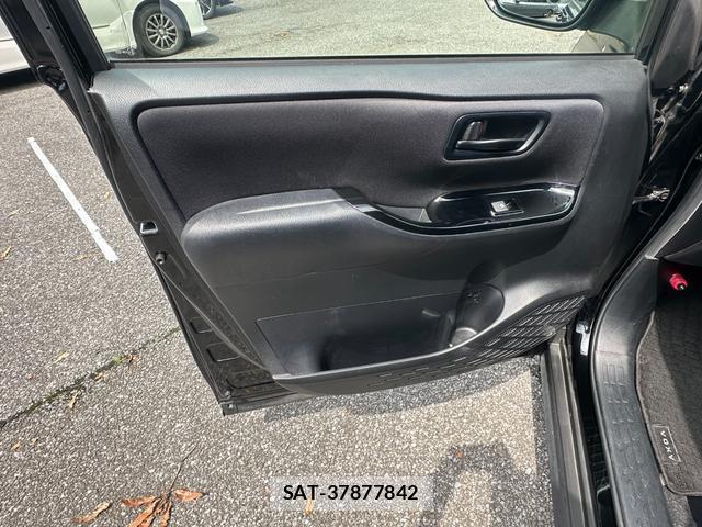 Toyota VOXY 2018-07 8649973-10