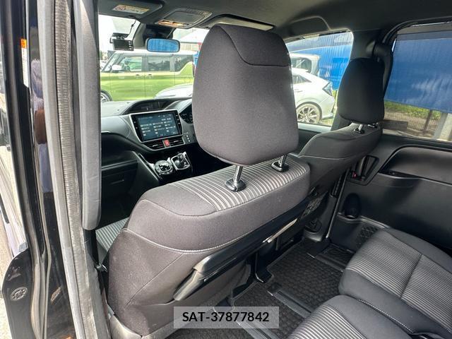 Toyota VOXY 2018-07 8649973-13