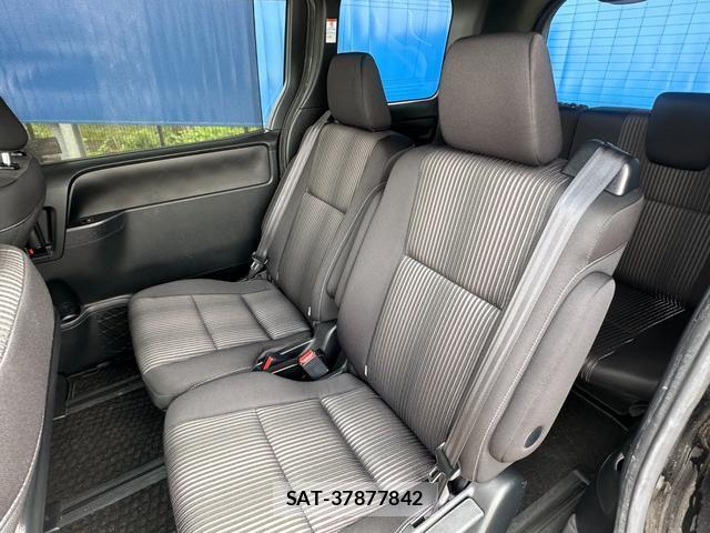 Toyota VOXY 2018-07 8649973-14