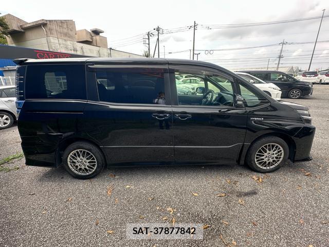 Toyota VOXY 2018-07 8649973-4