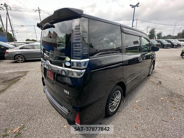 Toyota VOXY 2018-07 8649973-5