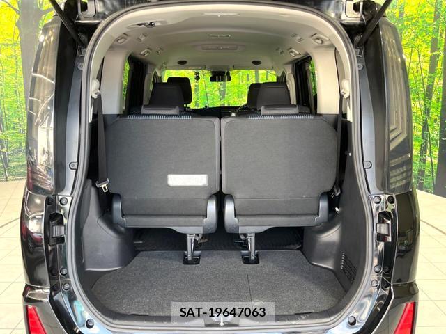 Toyota VOXY 2016-03 8649997-10