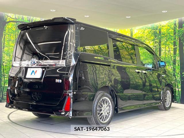 Toyota VOXY 2016-03 8649997-17