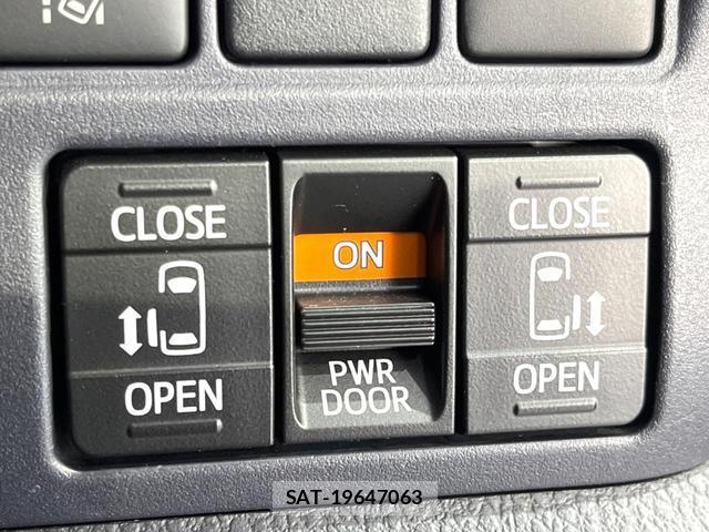 Toyota VOXY 2016-03 8649997-4