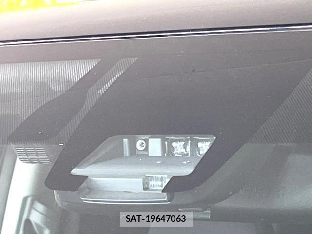 Toyota VOXY 2016-03 8649997-5