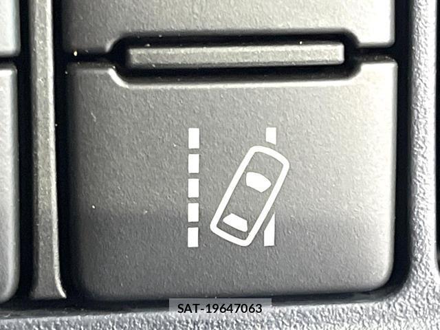 Toyota VOXY 2016-03 8649997-6