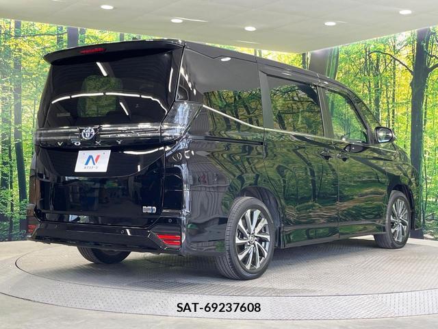 Toyota VOXY 2023-06 8650014-17