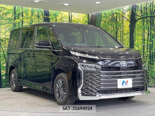 Toyota VOXY 2023-08 8650021-16