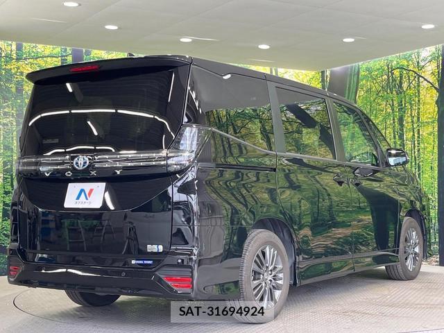 Toyota VOXY 2023-08 8650021-17