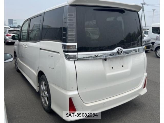 Toyota VOXY 2021 8650208-1
