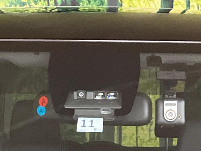 Toyota VOXY 2016-11 8650769-3