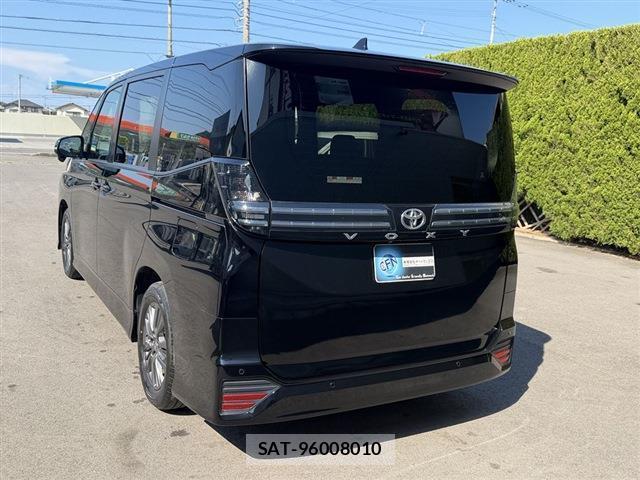 Toyota VOXY 2024-04 8650895-19