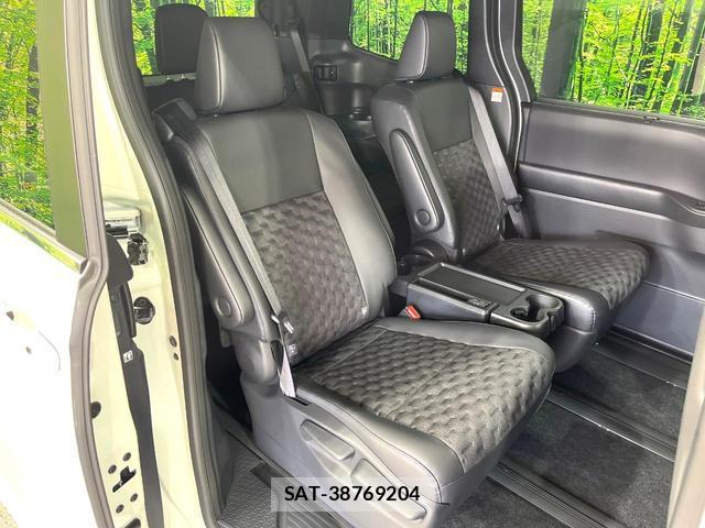 Toyota VOXY 2025-07 8651064-8
