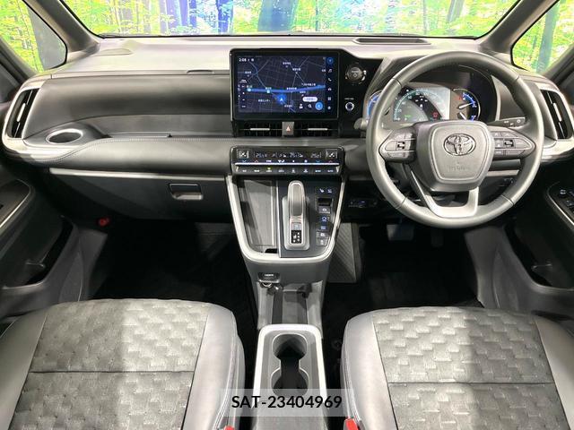 Toyota VOXY 2025-04 8651065-1