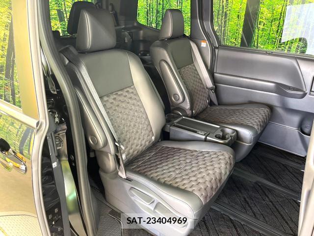 Toyota VOXY 2025-04 8651065-10
