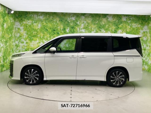 Toyota VOXY 2023-10 8651170-1
