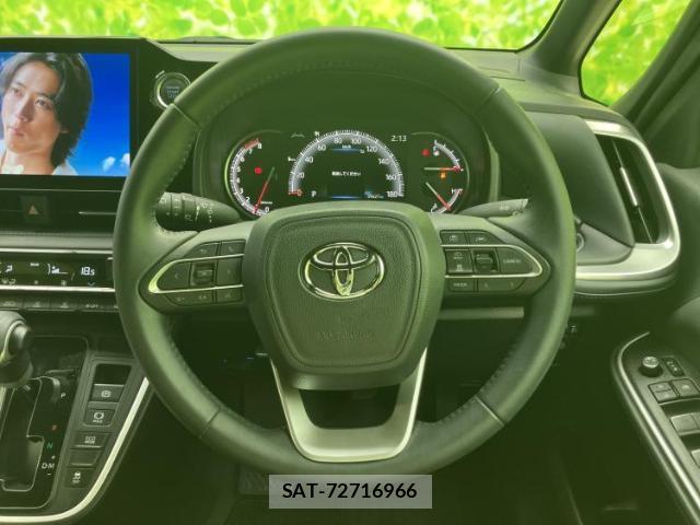 Toyota VOXY 2023-10 8651170-15