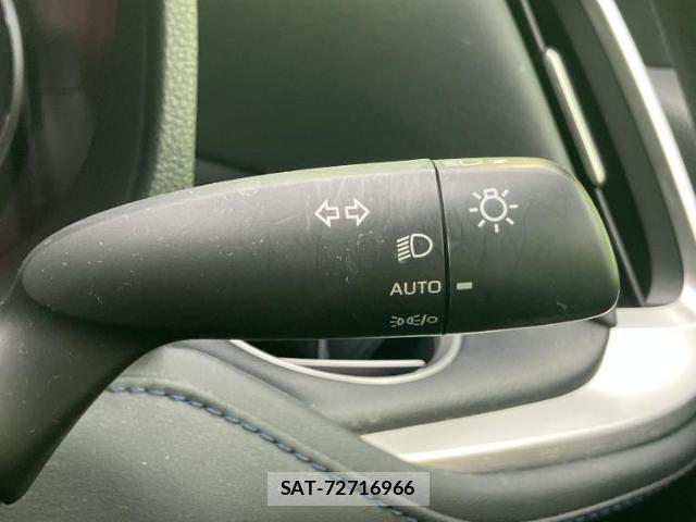 Toyota VOXY 2023-10 8651170-16