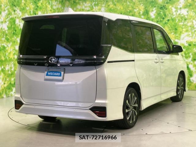 Toyota VOXY 2023-10 8651170-2