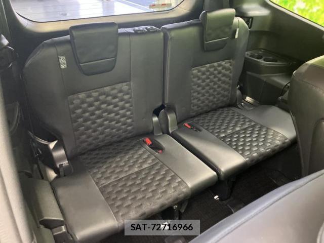 Toyota VOXY 2023-10 8651170-5