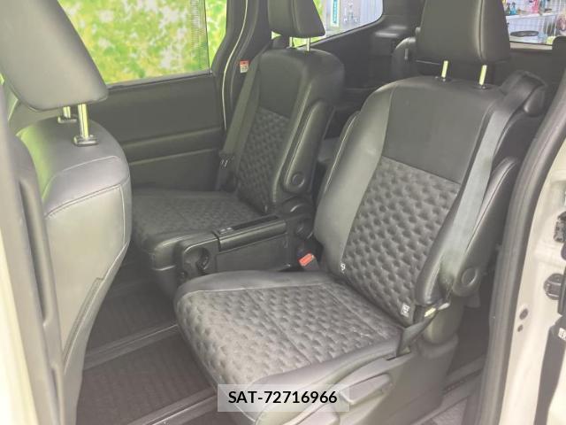 Toyota VOXY 2023-10 8651170-7