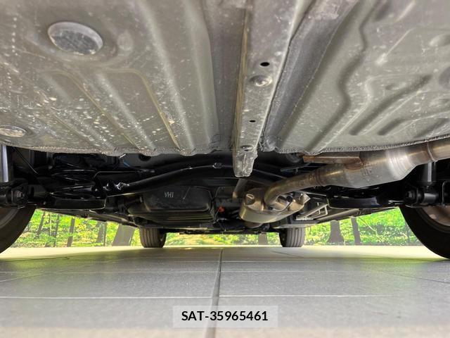 Toyota VOXY 2022-09 8651180-18