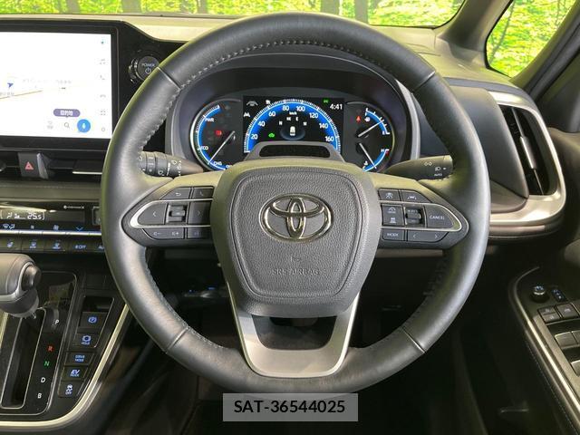 Toyota VOXY 2024-04 8651194-11