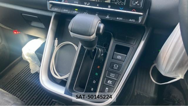 Toyota VOXY 2024-11 8651290-14