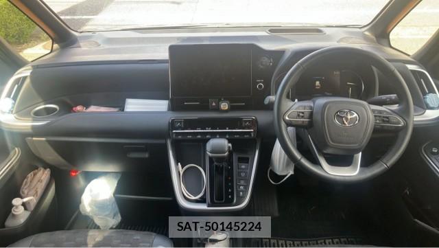 Toyota VOXY 2024-11 8651290-2