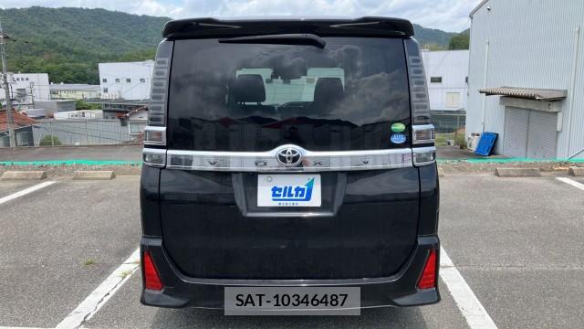 Toyota VOXY 2018-02 8651423-1