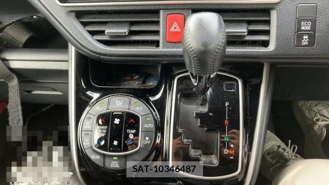 Toyota VOXY 2018-02 8651423-14