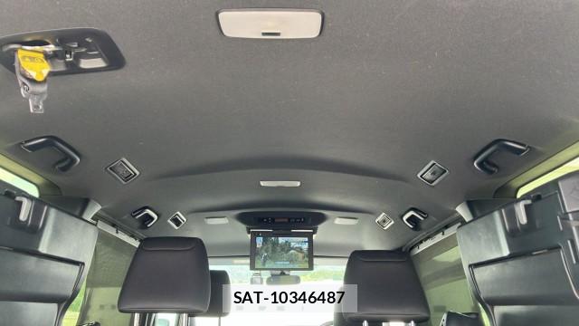 Toyota VOXY 2018-02 8651423-15