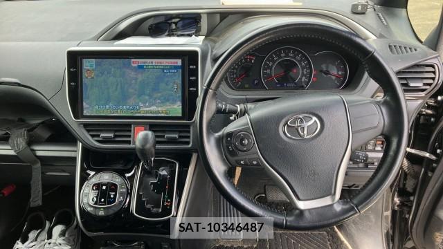 Toyota VOXY 2018-02 8651423-16