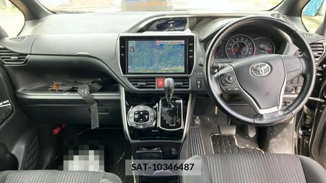 Toyota VOXY 2018-02 8651423-2