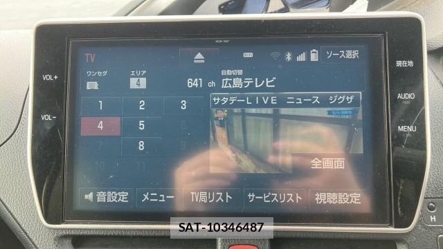 Toyota VOXY 2018-02 8651423-4