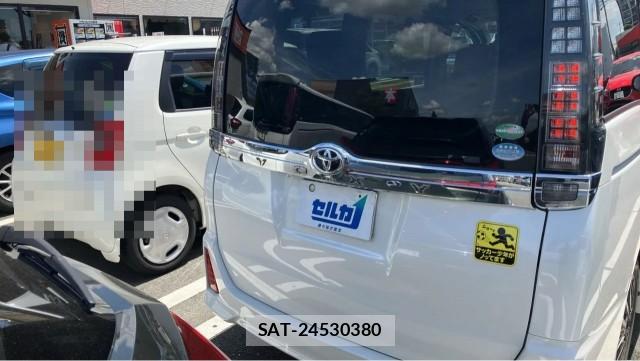 Toyota VOXY 2016-05 8651434-1